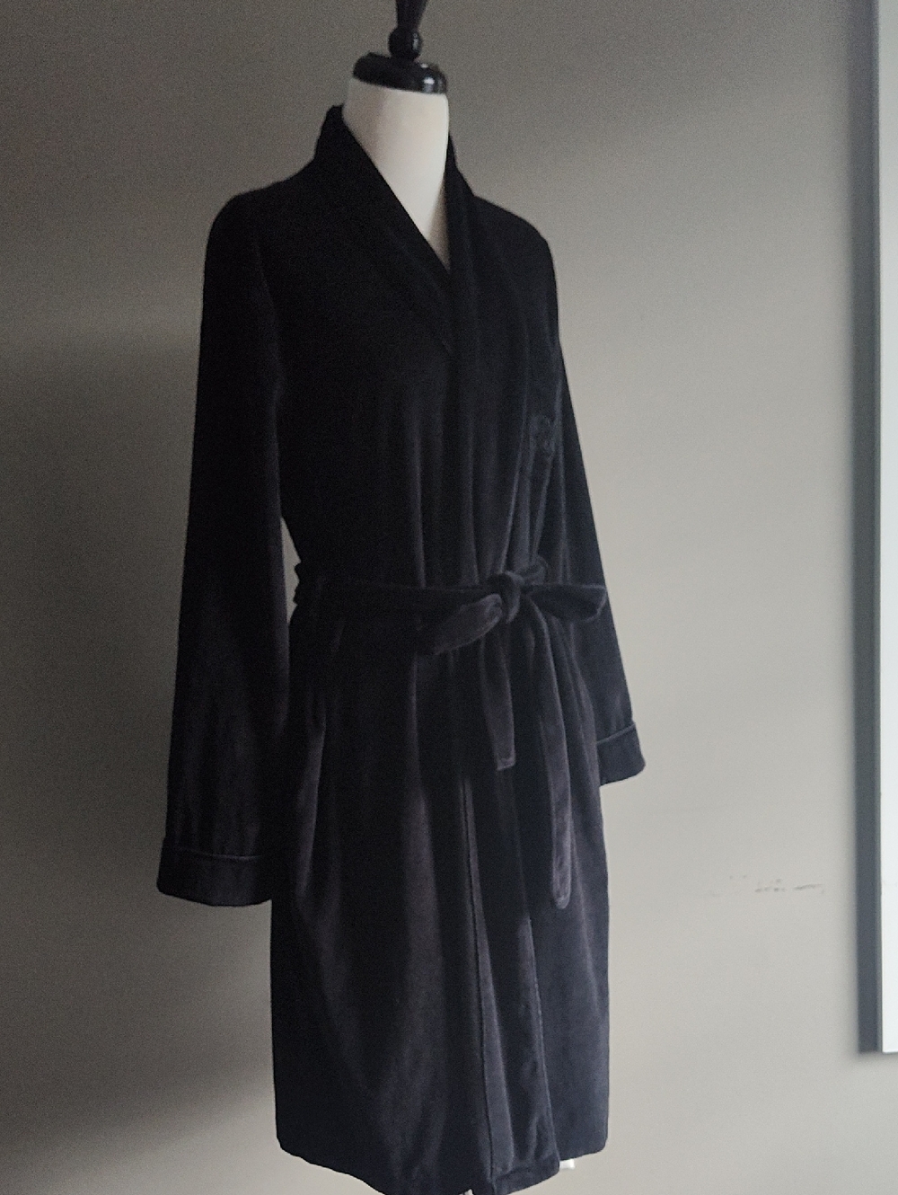 Ralph Lauren Beautiful Black Velour Wrap Robe With R L Monogram Pocket